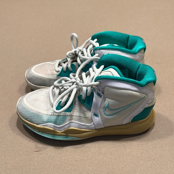 Nike Sue Bird x Kyrie Infinity “Golden Tribute” - Picture 4 of 7